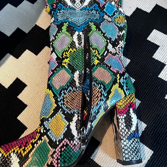 Size 39 multi-colored faux snake skin knee high boots - Picture 4 of 11